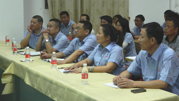 2013年11月17日正睿咨詢金濤老師對企業(yè)中高層培訓(xùn)《高校組織打造》現(xiàn)場 2013年11月17日正睿咨詢金濤老師對企業(yè)中高層培訓(xùn)《高校組織打造》現(xiàn)場