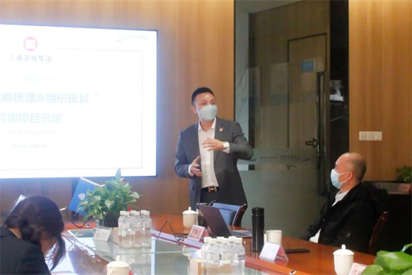 廣東正睿企業(yè)管理研究院副院長龐金森老師致辭 廣東正睿企業(yè)管理研究院副院長龐金森老師致辭