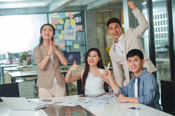 社會責(zé)任與績效管理：承擔(dān)社會責(zé)任，提升企業(yè)形象