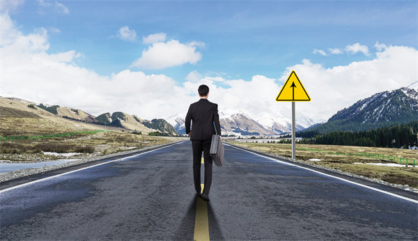 戰(zhàn)略眼光：洞察市場(chǎng)趨勢(shì)，搶占先機(jī)引領(lǐng)未來