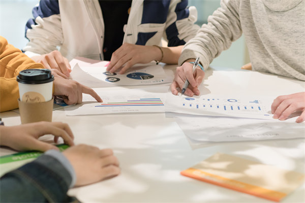 集團戰(zhàn)略規(guī)劃和年度經(jīng)營計劃不匹配怎么辦？