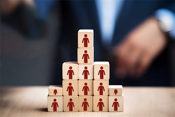 企業(yè)的發(fā)展戰(zhàn)略不僅僅是老板一個人的問題，還有誰？