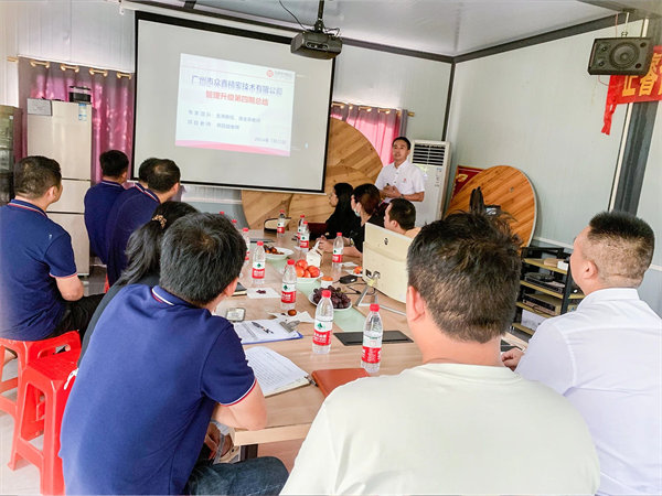 正睿項(xiàng)目組老師作總結(jié)匯報(bào) 正睿項(xiàng)目組老師作總結(jié)匯報(bào)