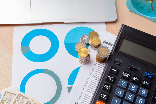 預(yù)算管理過程中如何有效識別并控制成本超支風(fēng)險(xiǎn)？