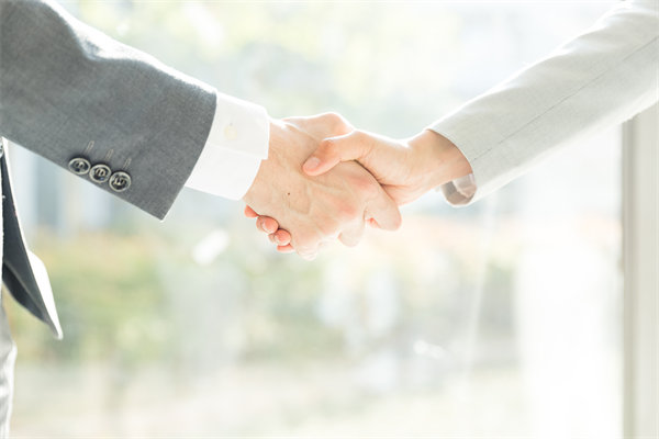 在戰(zhàn)略規(guī)劃實施中，如何確保資源有效配置與利用？