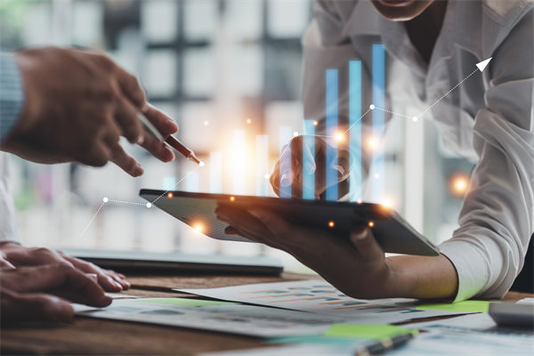 年度經(jīng)營(yíng)計(jì)劃中，如何強(qiáng)化成本控制與提升運(yùn)營(yíng)效率？