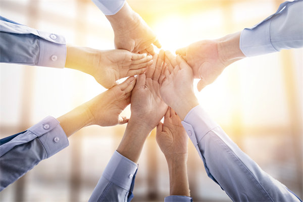 企業(yè)文化重塑：咨詢?nèi)绾瓮诰虿⑺茉旌诵膬r值？