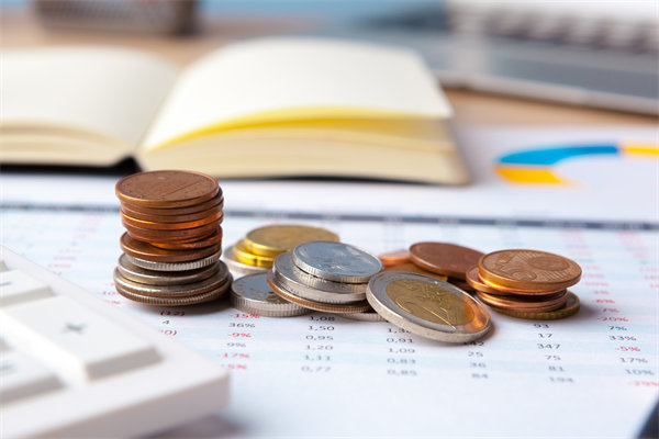 如何平衡新老員工薪酬差異，促進團隊和諧與效率？