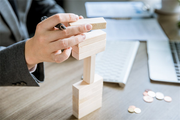 集團(tuán)管控如何平衡創(chuàng)新與穩(wěn)定，推動(dòng)可持續(xù)發(fā)展？