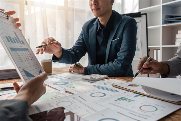 如何利用數(shù)據(jù)分析優(yōu)化年度經(jīng)營決策，實現(xiàn)精準管理？