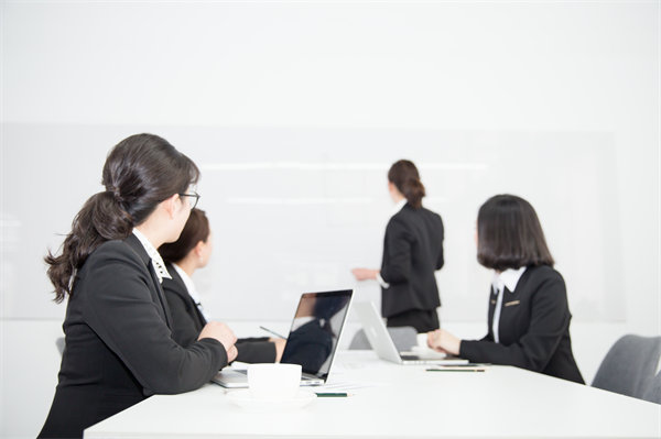 成本削減與效益增長，咨詢?nèi)绾握业阶罴哑胶恻c？