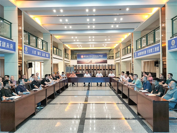 閩發(fā)鋁業(yè)精益生產(chǎn)項(xiàng)目總結(jié)大會(huì)現(xiàn)場(chǎng) 閩發(fā)鋁業(yè)精益生產(chǎn)項(xiàng)目總結(jié)大會(huì)現(xiàn)場(chǎng)