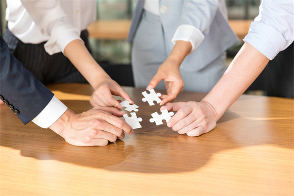 如何構建全面的預算監(jiān)控體系，及時發(fā)現(xiàn)并糾正偏差？