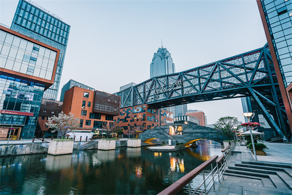 管理咨詢?nèi)绾沃幉ㄆ髽I(yè)制定科學(xué)的戰(zhàn)略規(guī)劃？