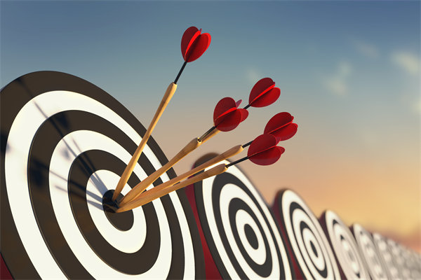 制定年度預(yù)算時，如何兼顧創(chuàng)新投入與成本控制？