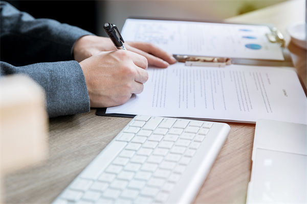 如何確保薪酬績效體系公平透明，增強員工信任？