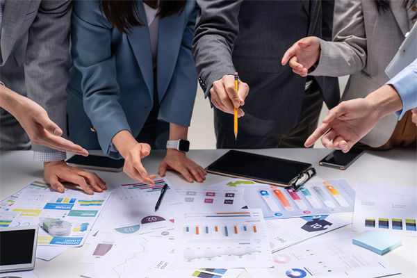 在跨部門預(yù)算協(xié)調(diào)中，如何克服溝通障礙，達成共識？