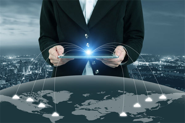 跨國企業(yè)如何管理文化差異以實現(xiàn)全球戰(zhàn)略協(xié)同？