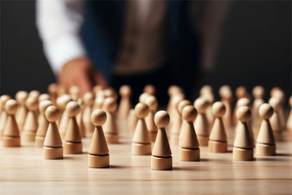 資源分配時，組織規(guī)劃如何平衡各部門需求與整體目標(biāo)？