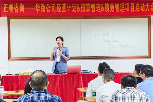 華勁機械常務(wù)副總賴曉春女士 華勁機械常務(wù)副總賴曉春女士