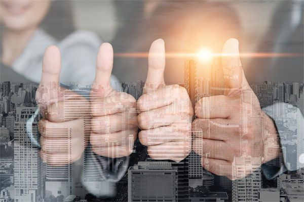 薪酬管理中，如何考慮員工個(gè)人發(fā)展，實(shí)現(xiàn)長期激勵(lì)？