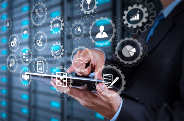 集團(tuán)管控過程中，如何確保信息的準(zhǔn)確傳遞與共享？