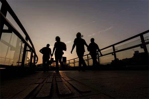 跨部門協(xié)作在精益生產(chǎn)推進中的障礙與破解之道是？