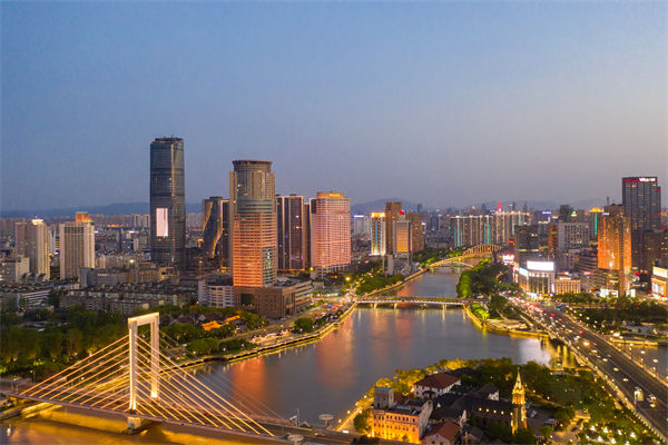 寧波戰(zhàn)略咨詢公司如何為企業(yè)定制長(zhǎng)遠(yuǎn)發(fā)展規(guī)劃？