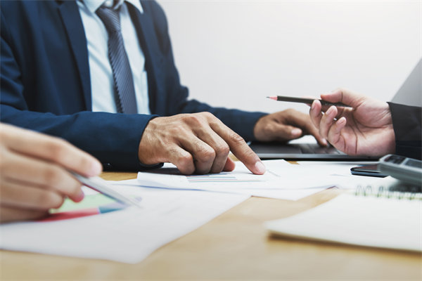 面對多元化業(yè)務，集團如何精準制定管控體系與策略？