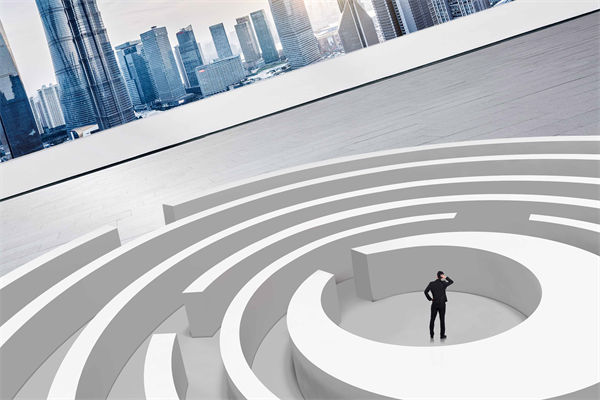 企業(yè)深陷困境，管理咨詢?nèi)绾我岳做侄未蚱瓢l(fā)展僵局？