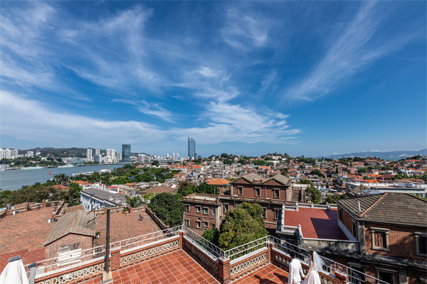 廈門企業(yè)深陷同質化競爭泥沼，廈門戰(zhàn)略咨詢公司如何助力破局？