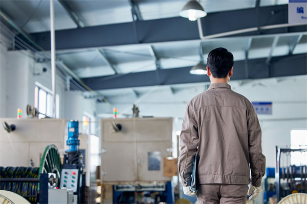 精益生產(chǎn)中的持續(xù)改善理念如何在實(shí)際工作中得到落實(shí)？