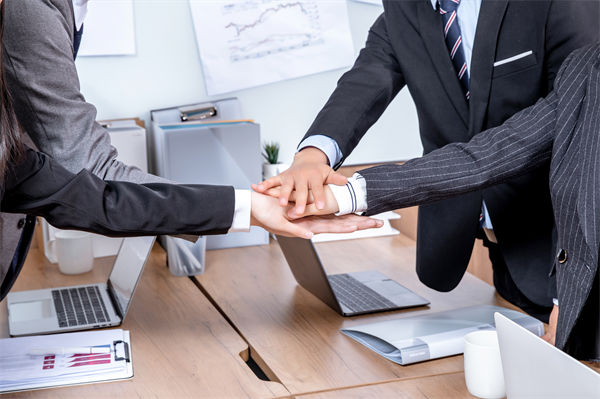 內(nèi)部矛盾重重，管理咨詢?nèi)绾沃χ亟ê椭C高效組織？