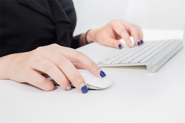 女子工資4600每天花近百元通勤上班，人力資源怎么看？