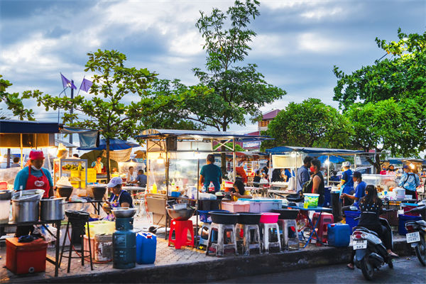 今年擴(kuò)消費(fèi)怎么干？各大企業(yè)如何根據(jù)政策發(fā)力？