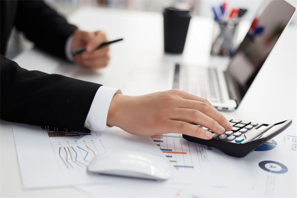 薪酬保密惹爭(zhēng)議，透明化管理能否化解員工信任危機(jī)？