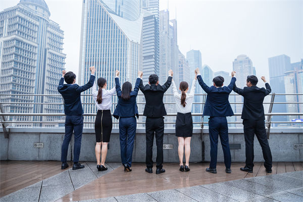 29歲男演員退圈回老家趕集擺攤，人力資源怎么看？