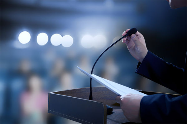 大降對華關(guān)稅，特朗普為何轉(zhuǎn)彎？制造業(yè)怎么看？