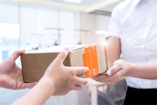 快遞員入職京東13年工資共100多萬(wàn)，對(duì)其他企業(yè)有何啟示？