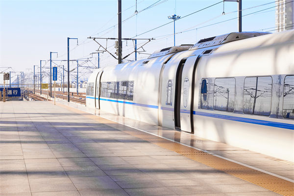 美國為什么沒有中國那樣的高鐵？是哪些方面限制了？