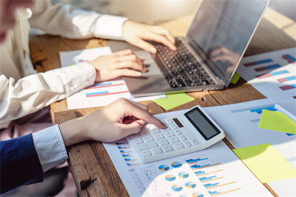 榴蓮價(jià)格暴跌50%，有人買(mǎi)了50箱，預(yù)算管理怎么看？