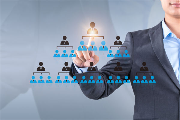 跨區(qū)域擴張時，集團管控如何防止管理效能稀釋？