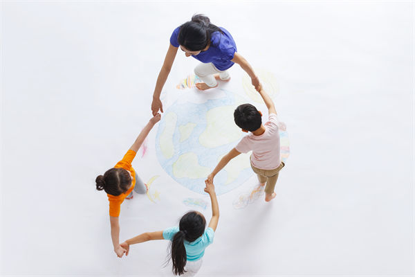 別讓盲卡盲盒“收割”孩子，關(guān)聯(lián)企業(yè)戰(zhàn)略怎么看？