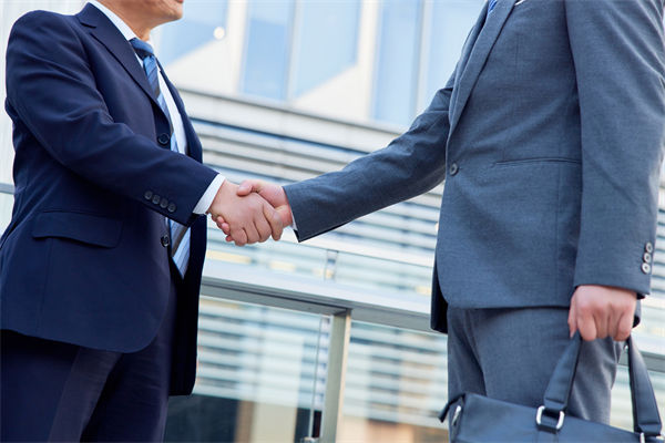 29歲女演員回應在餐廳當服務員，人力資源怎么看？