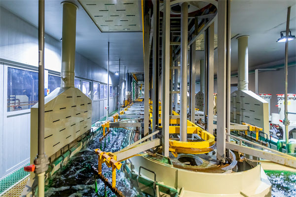 精益管理在提升產(chǎn)品質(zhì)量方面有哪些具體策略和方法？