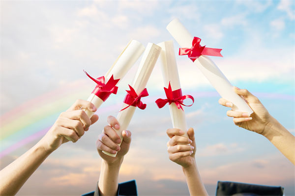 企業(yè)文化分析：錄取通知書加廣告，涉事學校被約談