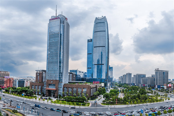 企業(yè)卡在增長瓶頸管理老套，東莞管理咨詢能劈開新路嗎？