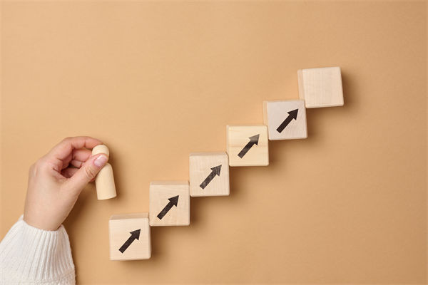 戰(zhàn)略目標(biāo)層層分解后，部門協(xié)同為何反成內(nèi)耗根源？